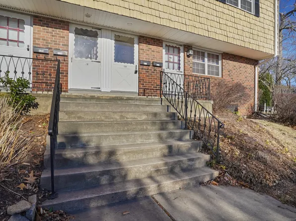 245 Unquowa Road APT 128, Fairfield, CT 06824