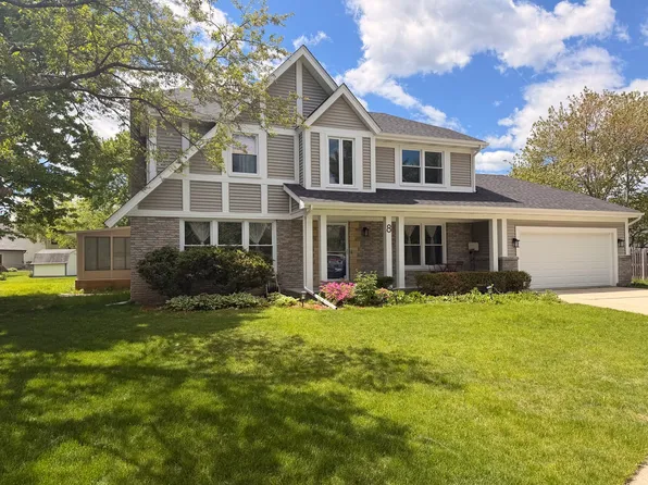 8 Hampton Ct, Mundelein, IL 60060