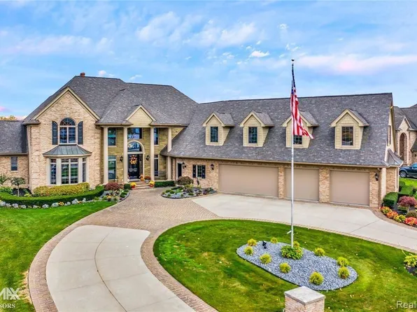 501 Lathrop St, Algonac, MI 48001