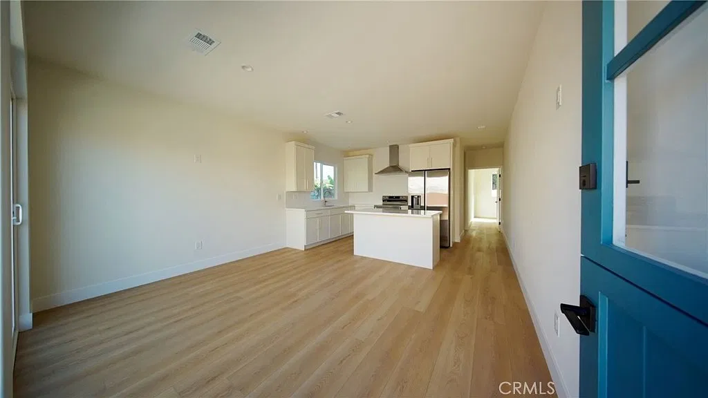 2 bed, 749 sqft, $3,395 — Photo 3