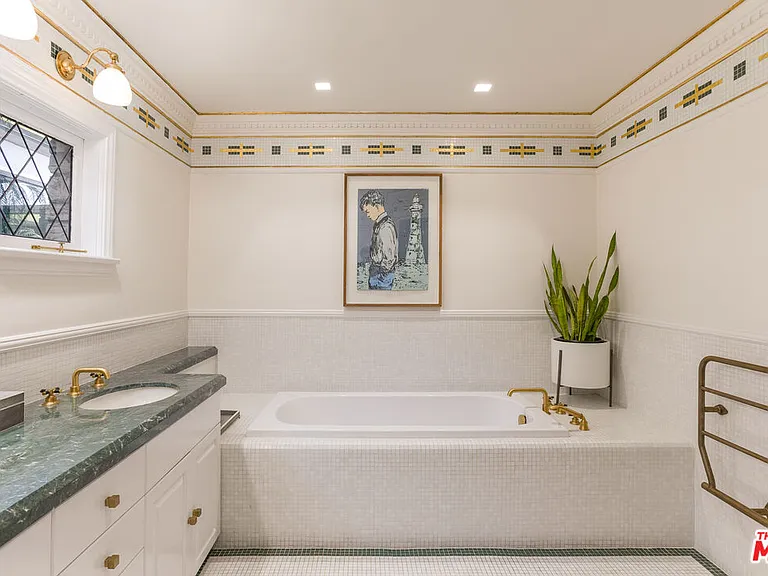 4880 Queen Florence Ln — Photo 23