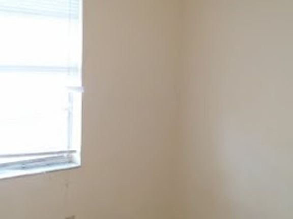 2nd image of 920 Cypress Ave
