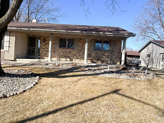 3rd image of 1166 Maplewood Dr