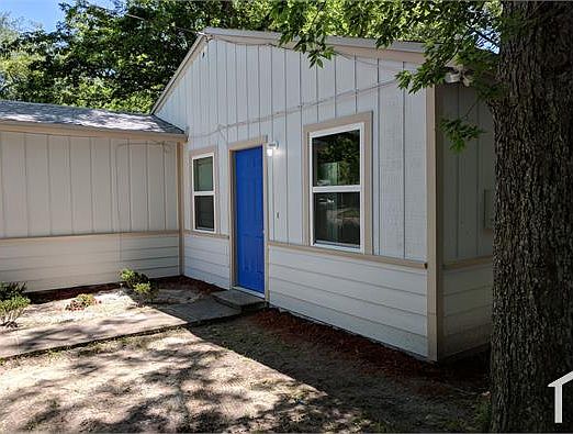 3rd image of 3304 Phyllis St APT 1