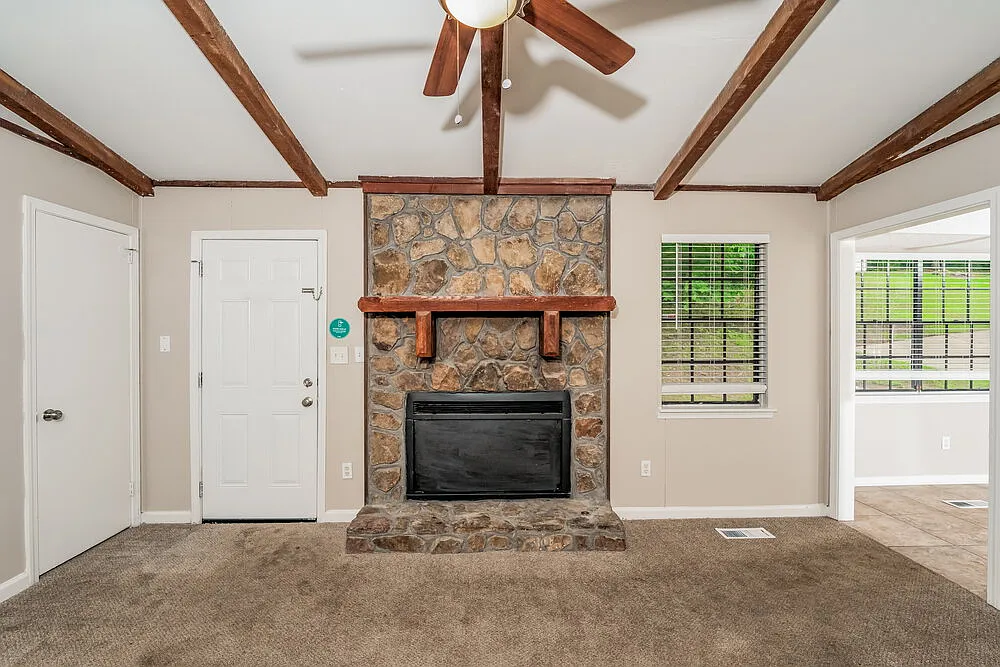 3 bed, 2.0 bath, 1554 sqft, $1,570 — Photo 4