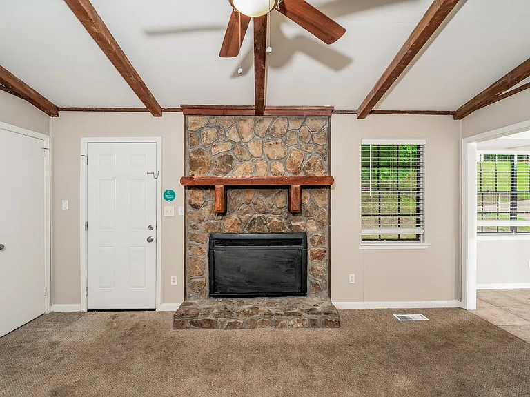 1100 Westchester Pkwy — Photo 4