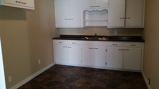 2nd image of 1015 SE 18th St