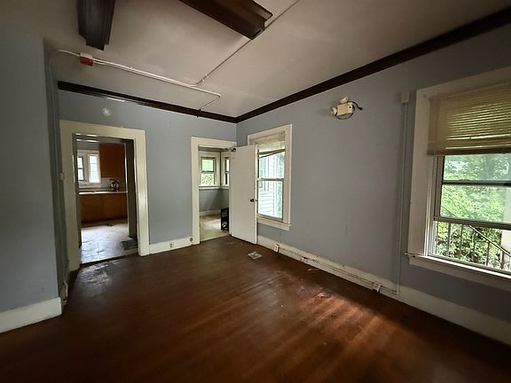 5th image of 608 W Main St