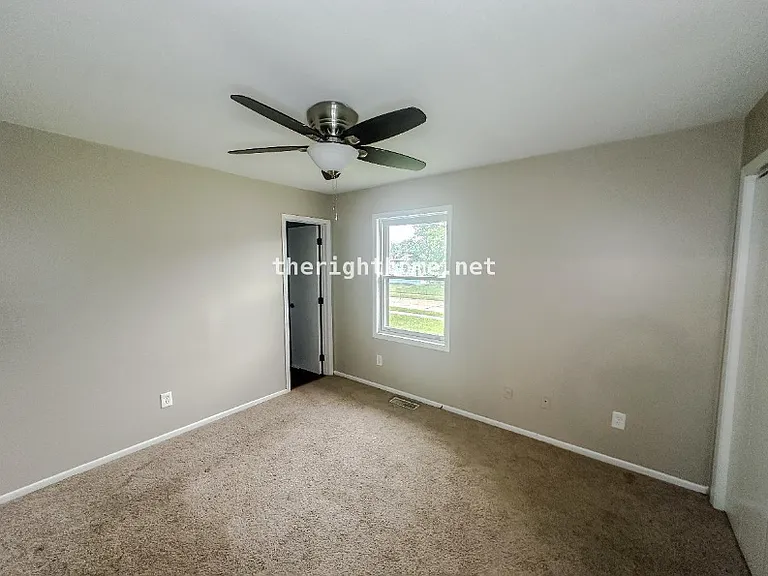 6424 N 68th St — Photo 15