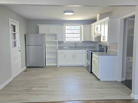 5th image of 2806 Harriette Ct #B