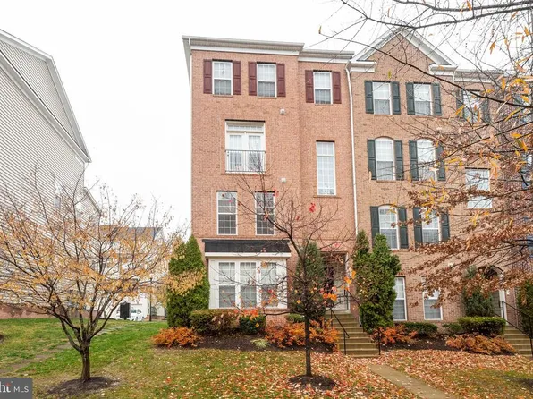2296 Margraf Cir #388, Woodbridge, VA 22191