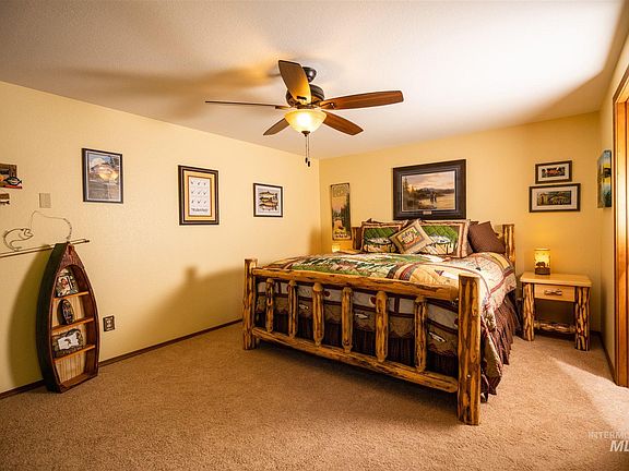 4th image of 1630 N Davis Ave #32