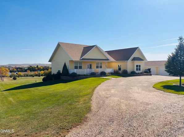 1308 10th St SW, Watford City, ND 58854