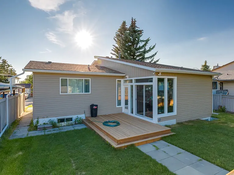 64 W Whitefield Cres NE #6 — Photo 14