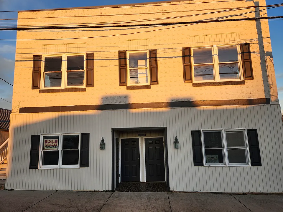 228 N Main St