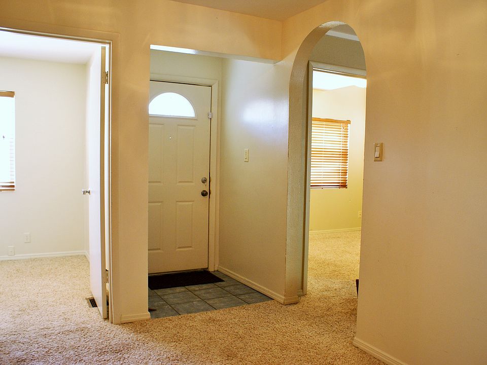 1st image of 624 Ball St