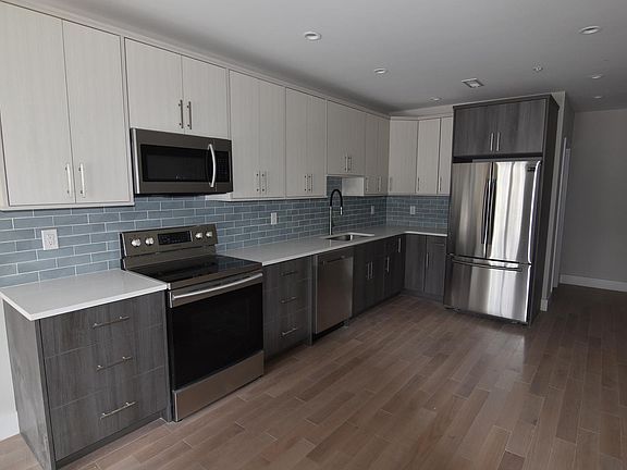 3rd image of 1005 N Marshall St Unit 1A
