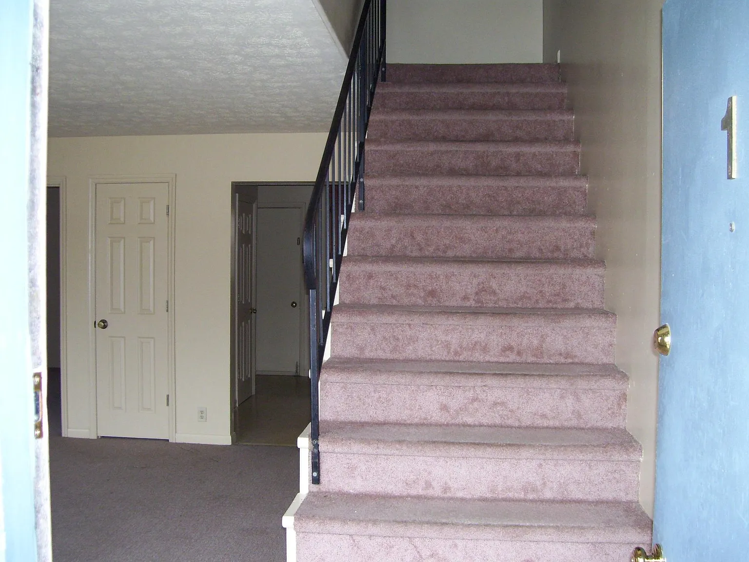 4 bed, 1.5 bath, 1400 sqft, $1,600 — Photo 3