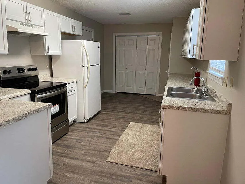 3 bed, 2.0 bath, 1326 sqft, $1,775 — Photo 2