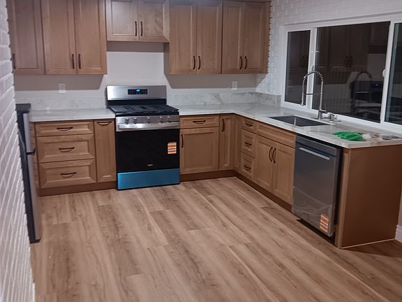 4th image of 1002 Driftwood St
