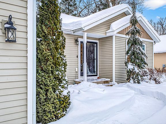 3rd image of 6578 Black Hawk Ln