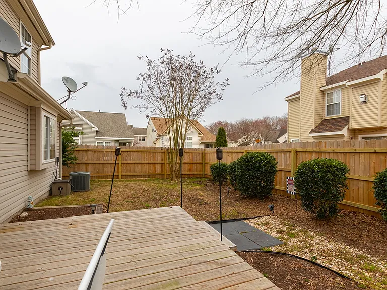 601 Lord Byron Ct — Photo 44