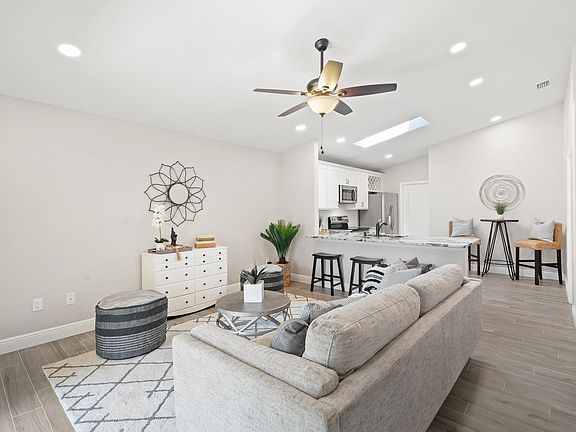 4th image of 505 Oak Mont Pl