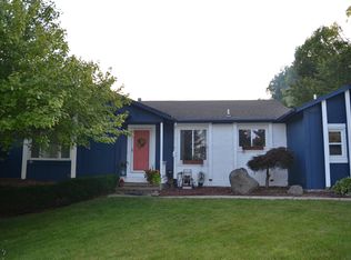 5757 Chestnut Hill Dr, Clarkston, MI