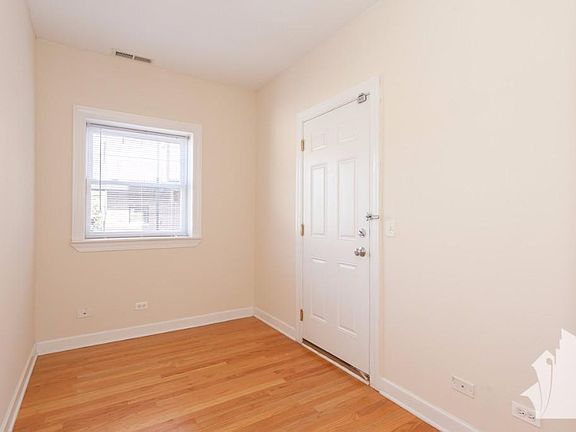 5th image of 3244-3254 N Clifton Ave #E2