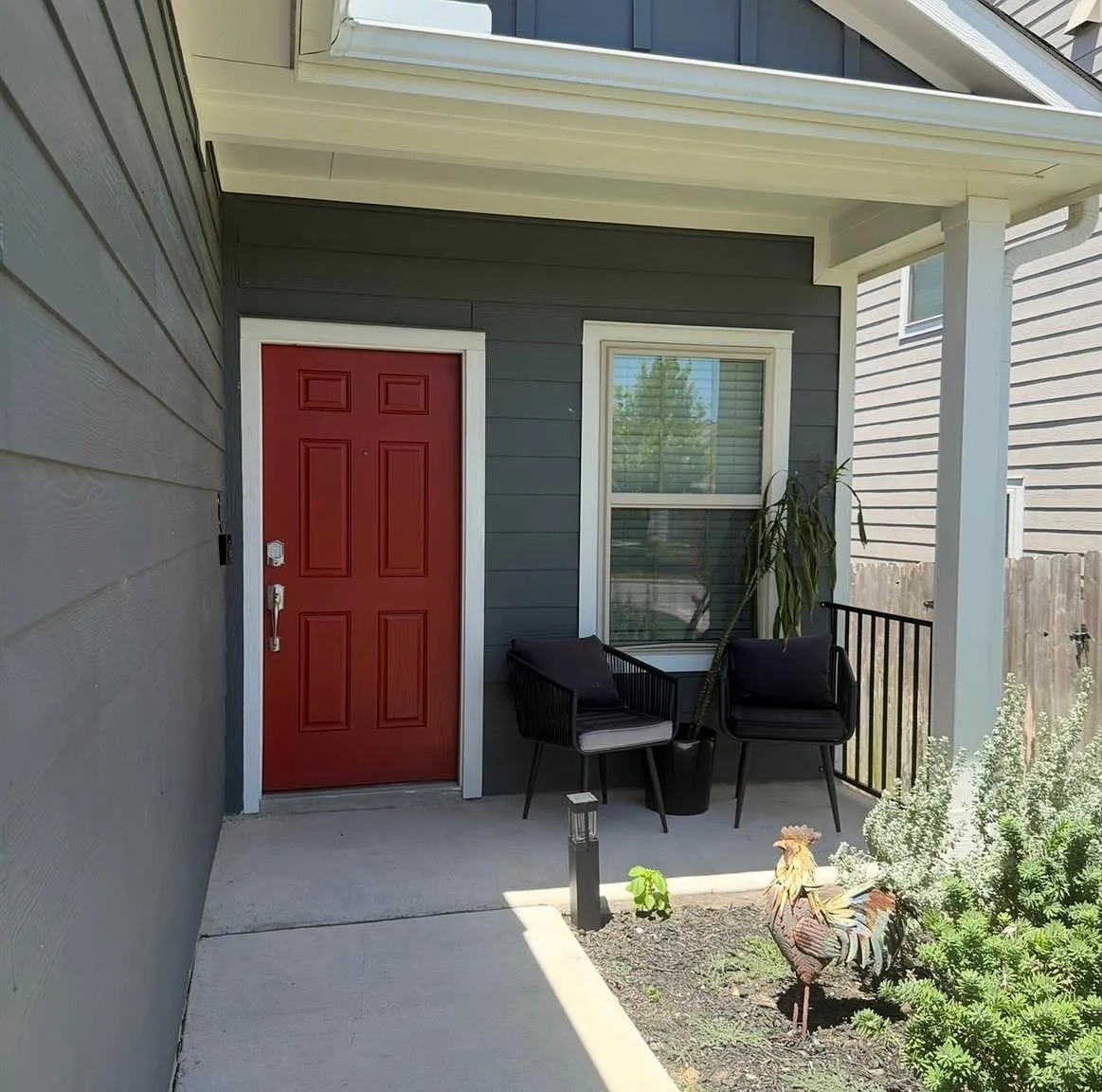 3 bed, 2.0 bath, 1276 sqft, $2,375 — Photo 2