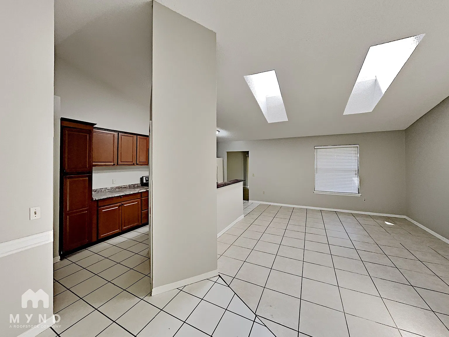 3 bed, 2.0 bath, 1557 sqft, $1,845 — Photo 3