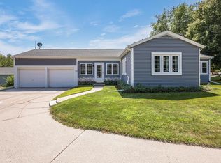 1413 Viebahn St, Manitowoc, WI 54220