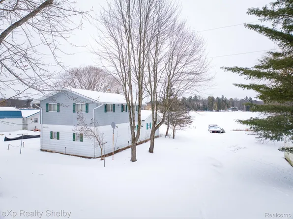 2356 Lakeside Dr, Evart, MI 49631
