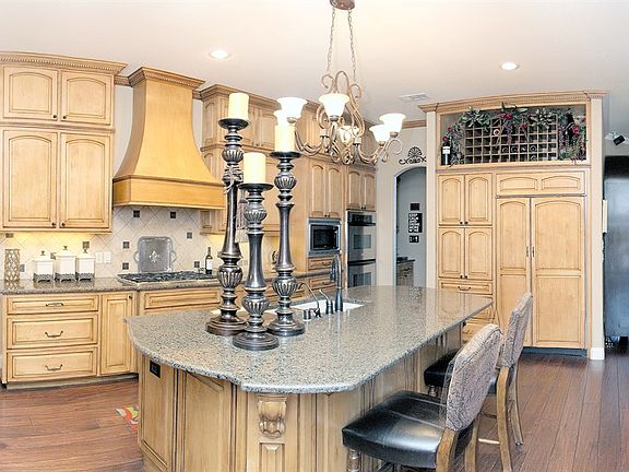 4th image of 5213 Oak Valley Dr