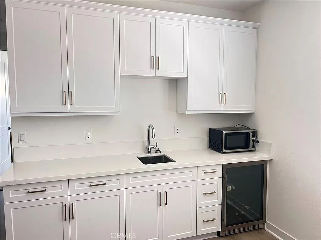2 bed, 500 sqft, $2,400 — Photo 4