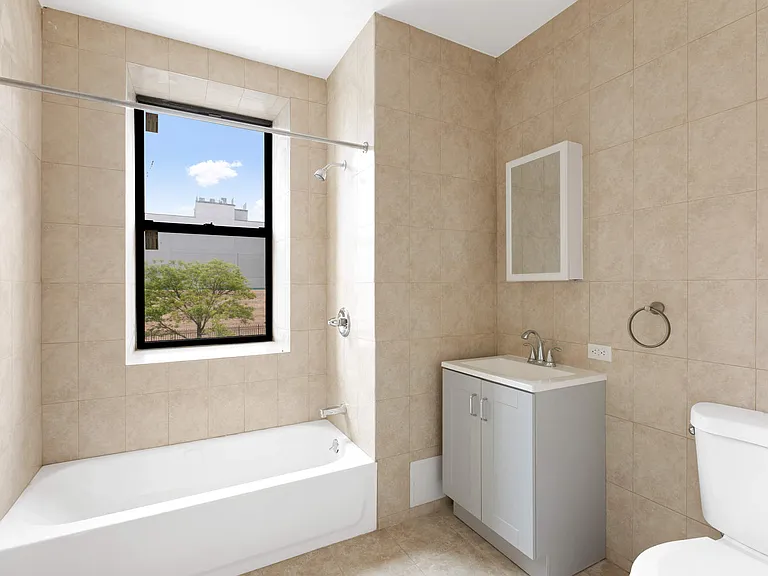 1107 Rogers Ave #2A — Photo 4