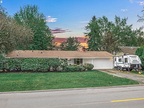 2nd image of 1170 NE Sunrise Ln