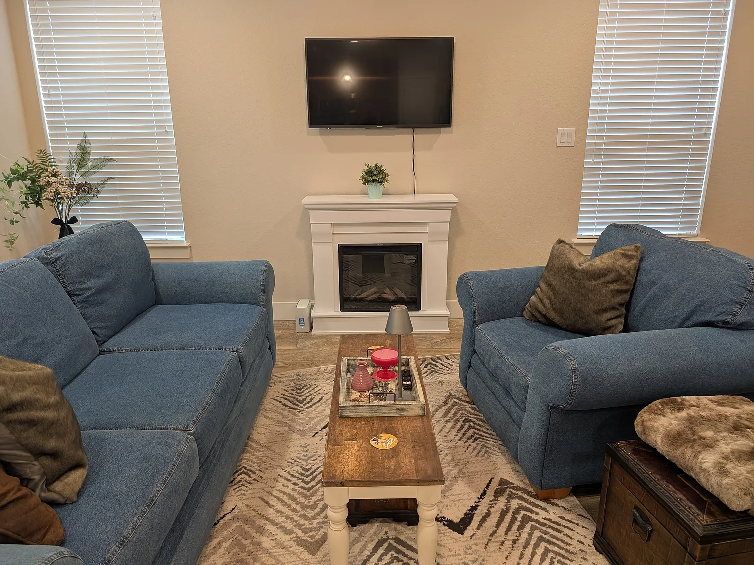 3 bed, 2.5 bath, 1694 sqft, $2,150 — Photo 2