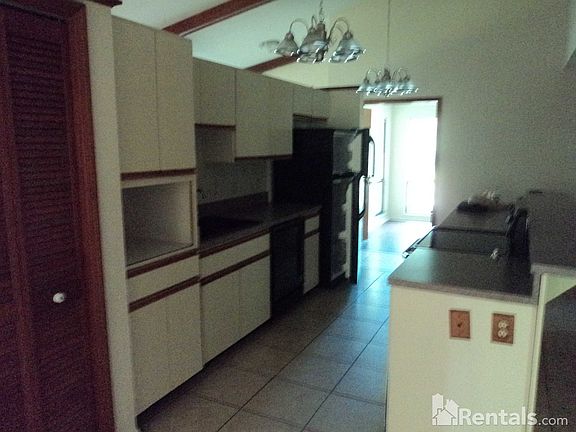 4th image of 4914 Canterbury Dr