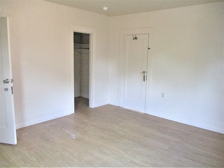 736 Pine St — Photo 8