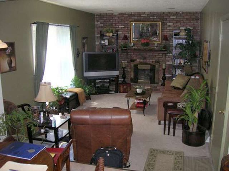 4th image of 708 ADAMS Court