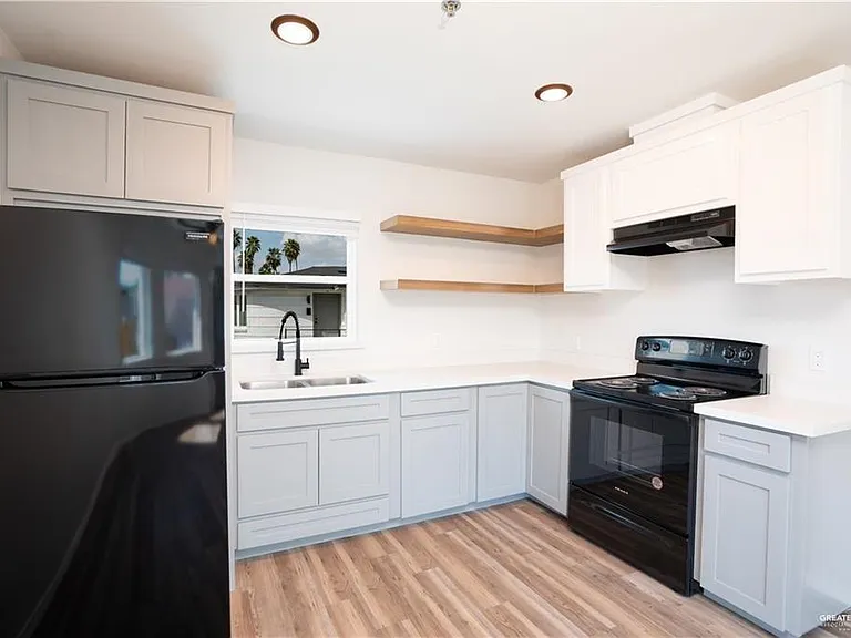 802 Redwood Ave #1 — Photo 6