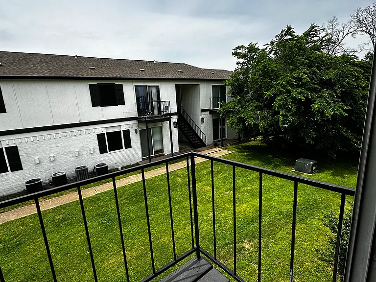 Saddle Ridge Apartments — Photo 26