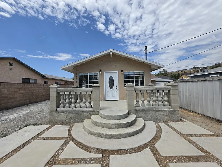 10303 Arminta St — Photo 44