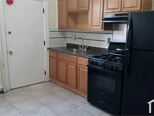 137 Hawthorne Ave #1 — Photo 3
