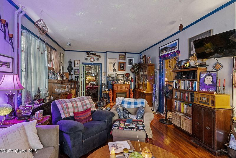 5th image of 863 3rd Avenue
