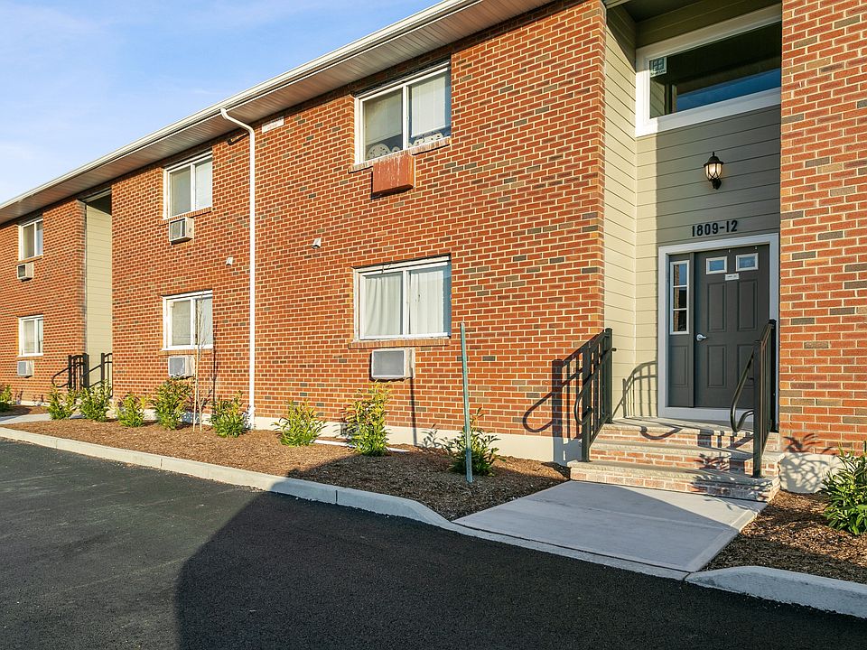 02_1909-Vails-Gate-Heights-Dr_2003_Exterior