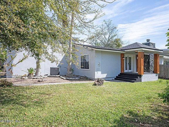 3rd image of 1371 RIVER HILLS Court