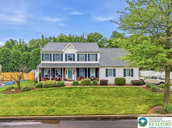 2011 Fieldview Dr, Nazareth, PA 18064