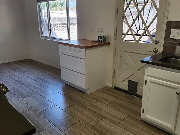 1308 Stanford Dr NE — Photo 3